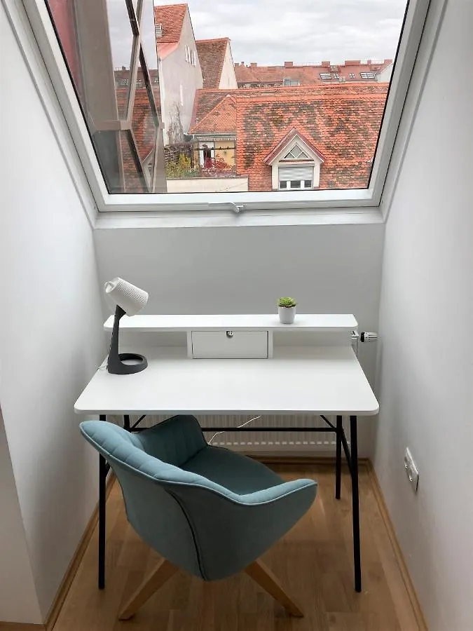 Carillon By Bestchoice - Old City - Self Check-In With Parking Option Graz Apartment